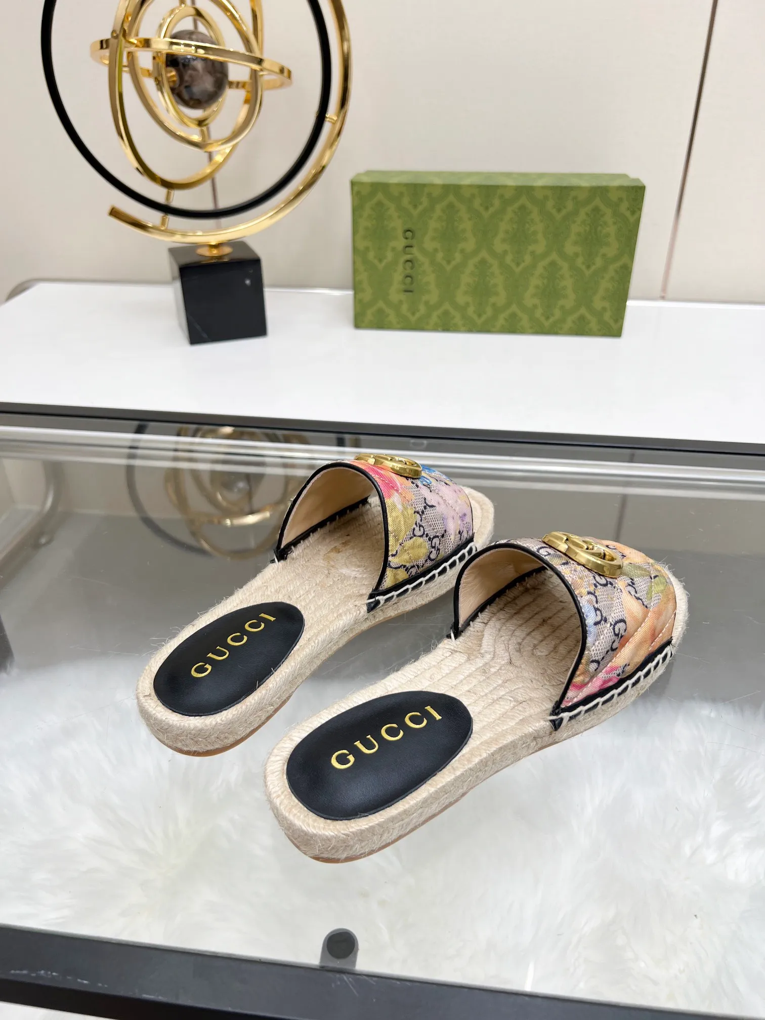 👟👟Ex-factory price 320👟👟 Gucci slippers fisherman shoes new color Injection molded one-piece straw bottom, high-end quality Fabric: Double G imported fabric Lining: sheepskin lining Code number: 35~42 Fabric styles include apricot, floral, pink, black, blue, burgundy, champagne, green, orange, cyan, starry sky, more than 30 colors to choose from, many colors to be updated in the future ,,,,,,,,
